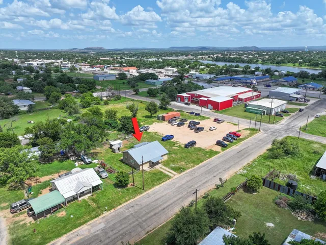 $115,000 | 1004 Avon Avenue, Llano, TX 78643