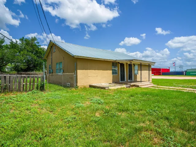 $115,000 | 1004 Avon Avenue, Llano, TX 78643