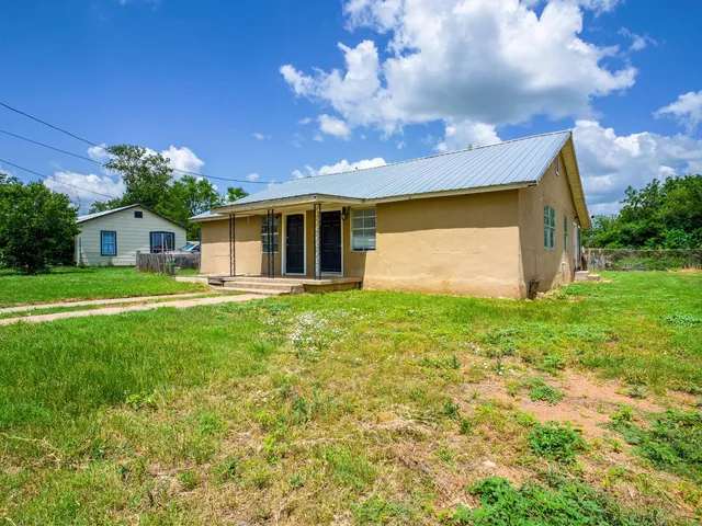 $115,000 | 1004 Avon Avenue, Llano, TX 78643