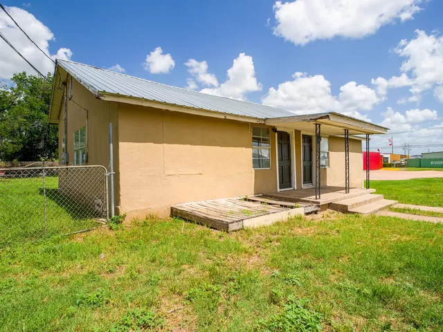 $115,000 | 1004 Avon Avenue, Llano, TX 78643