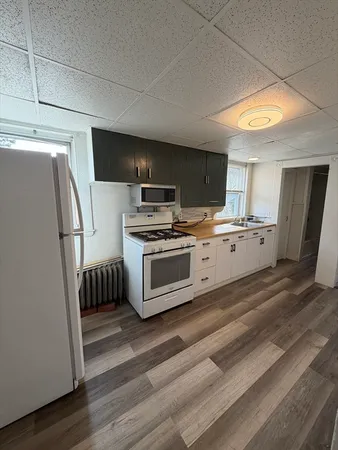 $2,200 | 178 Maple Street, Unit 2, Danvers, MA 01923