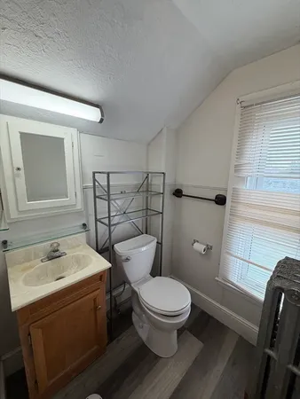 $2,200 | 178 Maple Street, Unit 2, Danvers, MA 01923