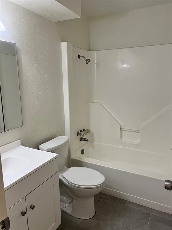 2021 Mill Pond Road Garland, TX 75044 - Photo 15 of 20 a bathroom with a toilet a sink and bathtub