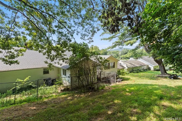 a view of a house with a backyard