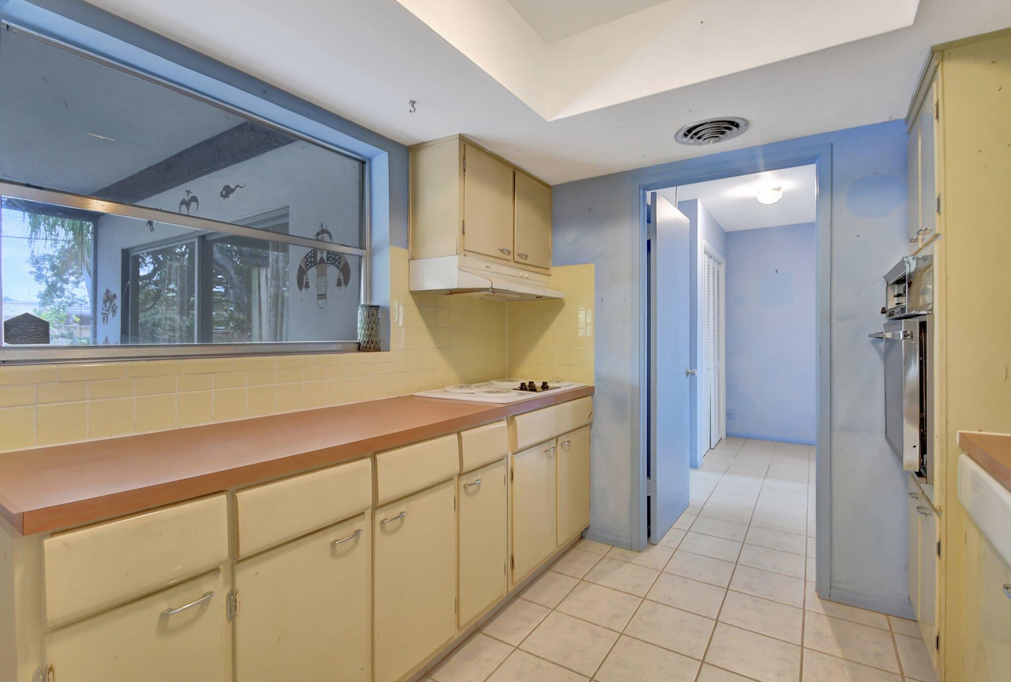 65 Northwest 12th Avenue Boca Raton, FL 33486 - Photo 16 of 47 Kitchen with Pass through window