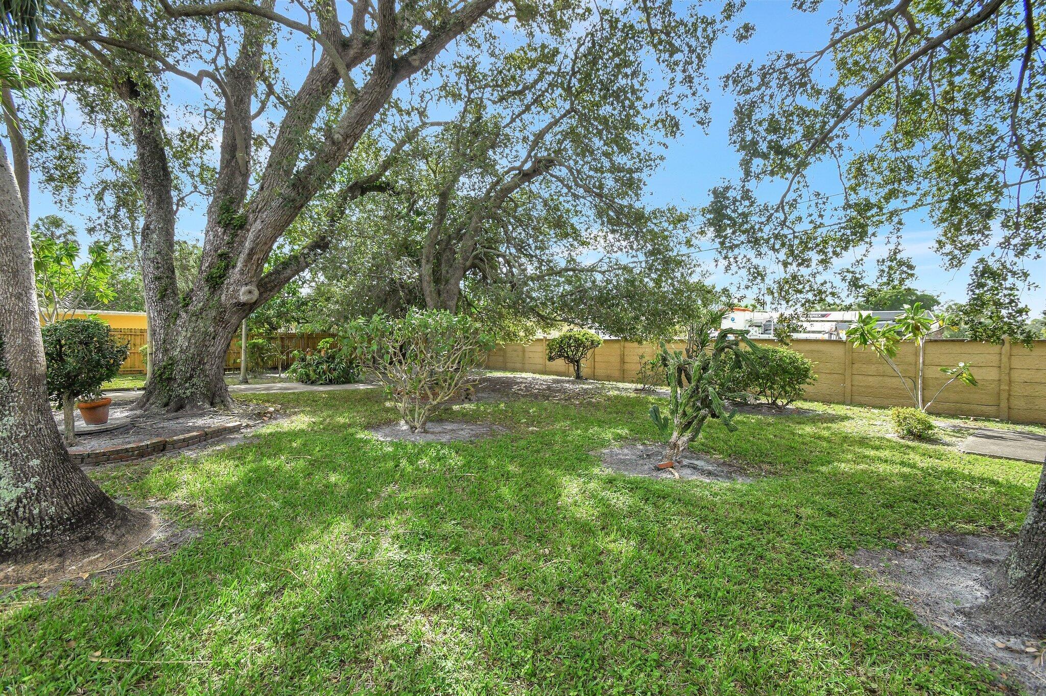 65 Northwest 12th Avenue Boca Raton, FL 33486 - Photo 2 of 47 Large Private Yard