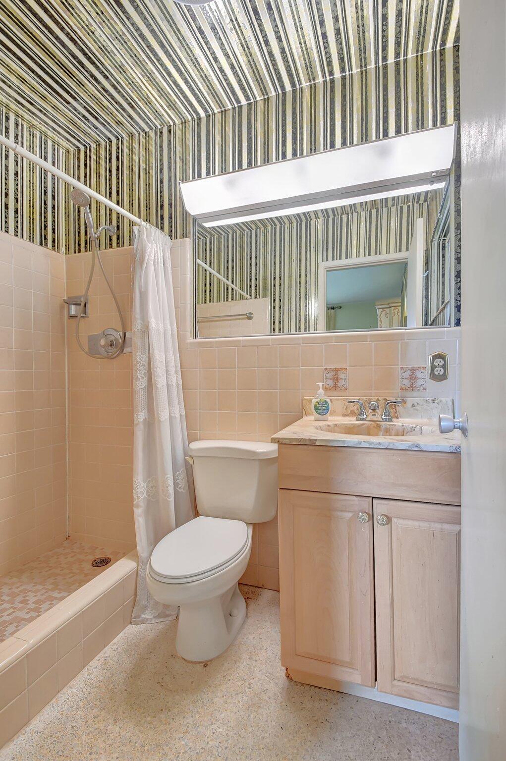 65 Northwest 12th Avenue Boca Raton, FL 33486 - Photo 22 of 47 Master Bathroom