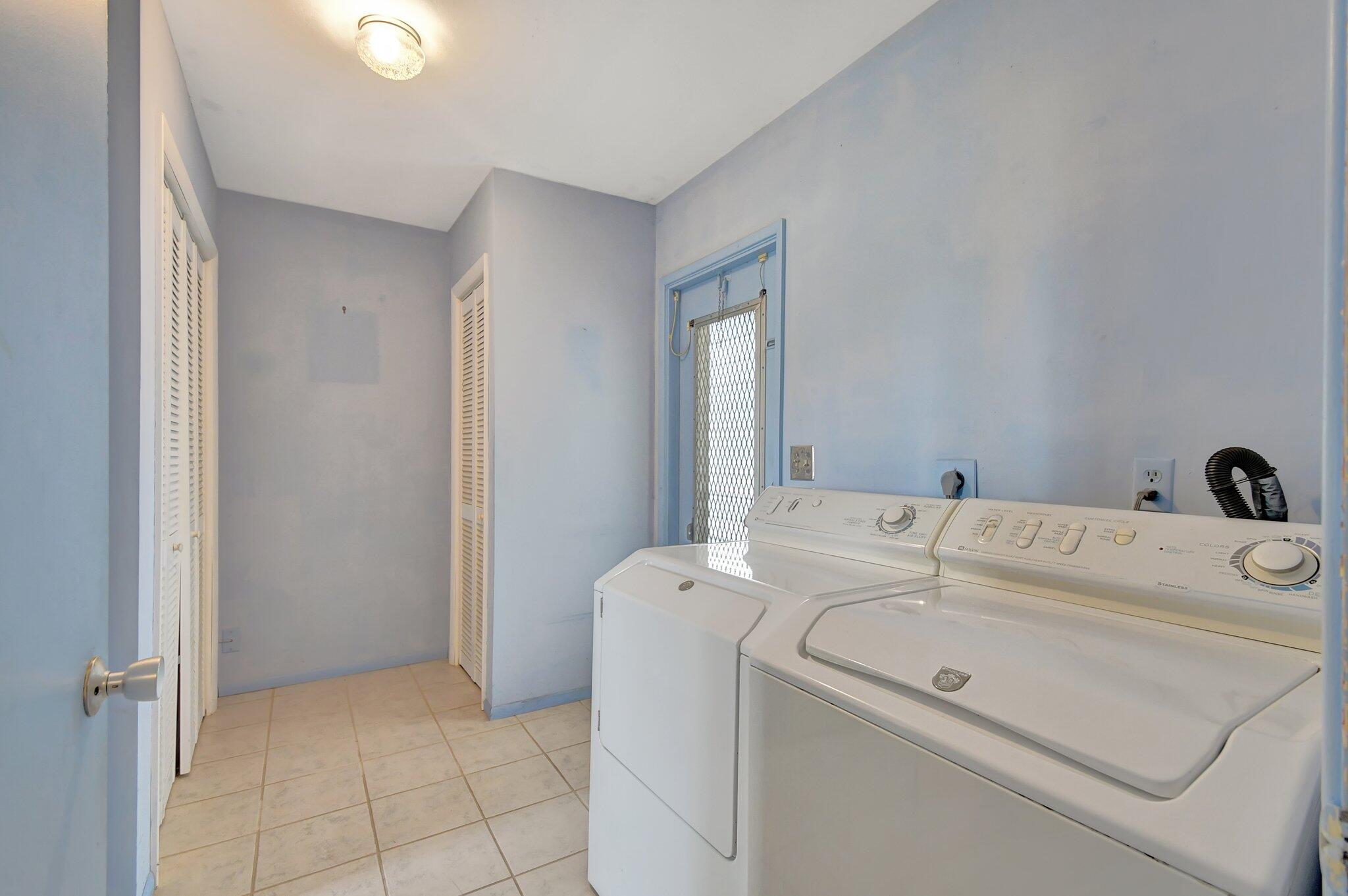 65 Northwest 12th Avenue Boca Raton, FL 33486 - Photo 33 of 47 Large Utility Room
