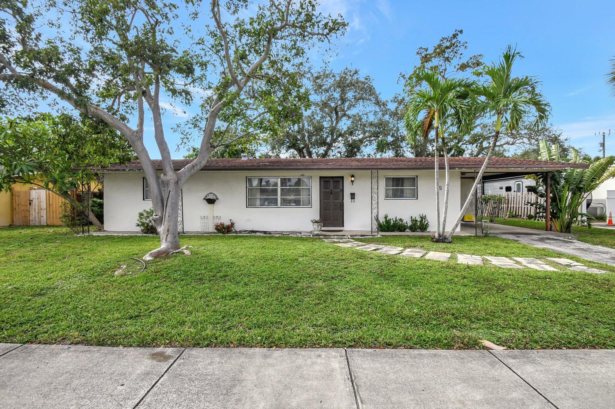 65 Northwest 12th Avenue Boca Raton, FL 33486 - Photo 4 of 47 Front View