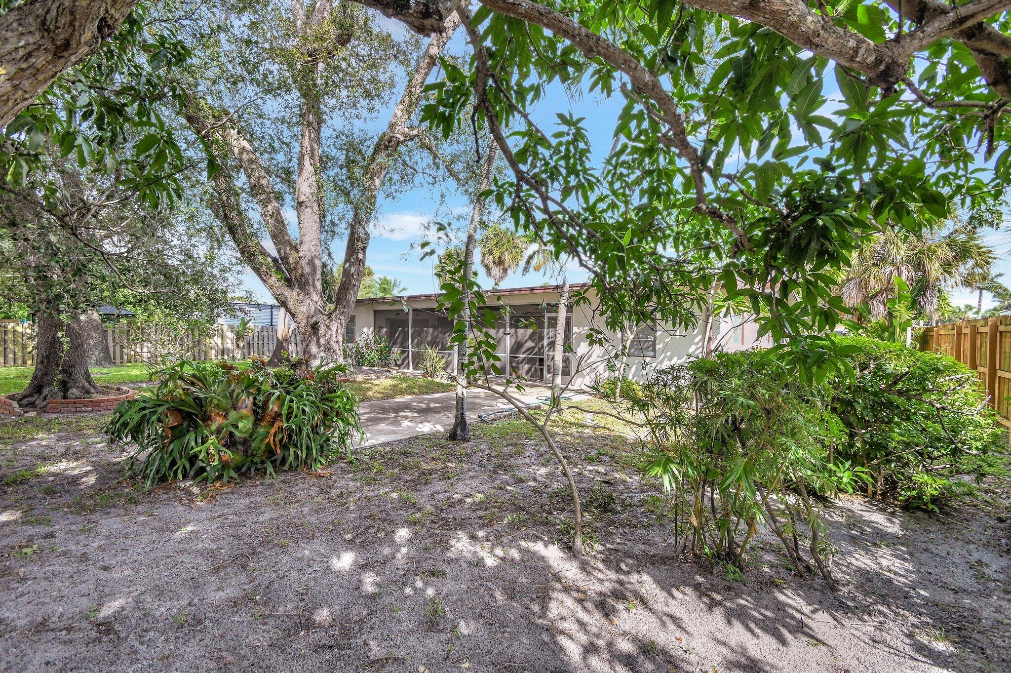 65 Northwest 12th Avenue Boca Raton, FL 33486 - Photo 43 of 47 Private Yard