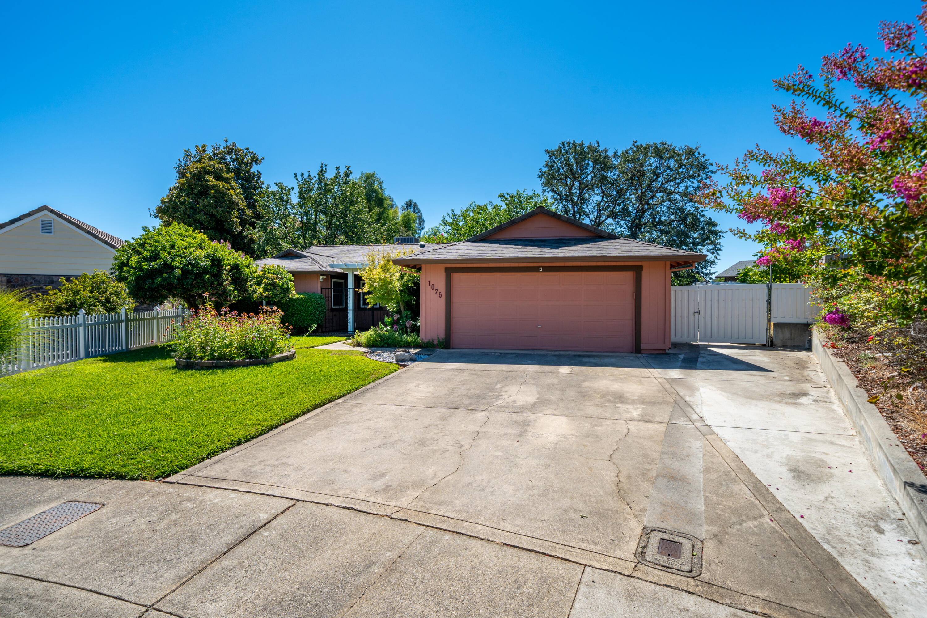 1075 Goodview Way Redding, CA 96003 - Photo 3 of 46 1075 Goodview Way-4