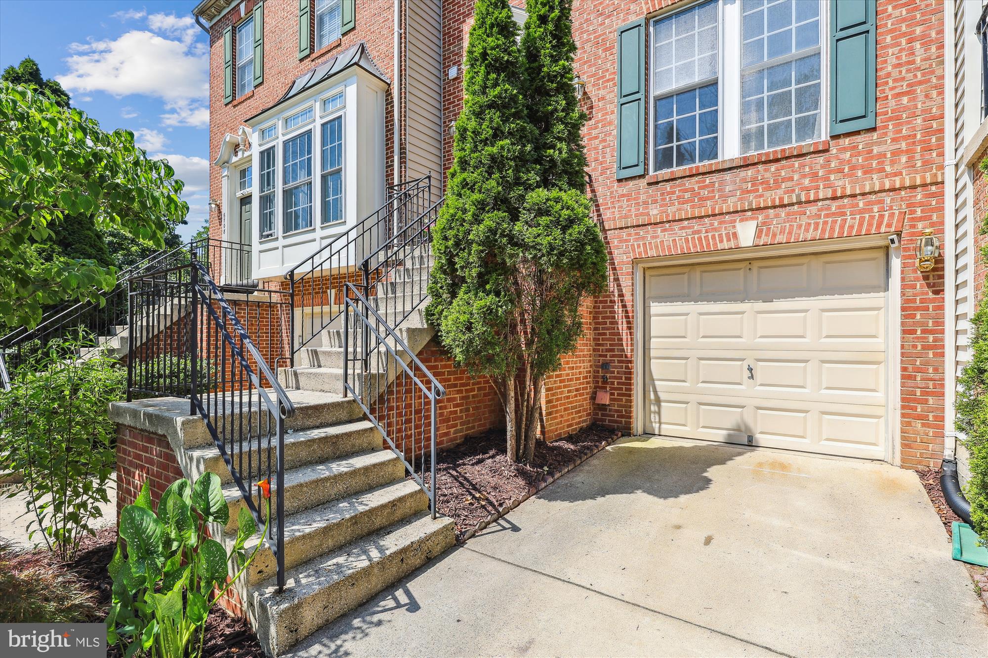 6706 Debra Lu Way Springfield, VA 22150 - Photo 3 of 46 Gallery Image 3