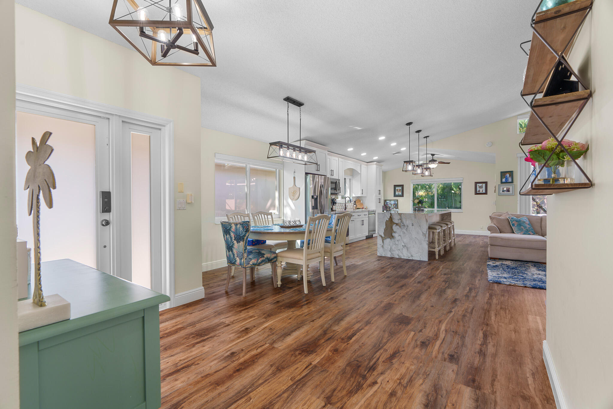 7884 Travelers Tree Drive Boca Raton, FL 33433 - Photo 6 of 56 Volume Ceilings