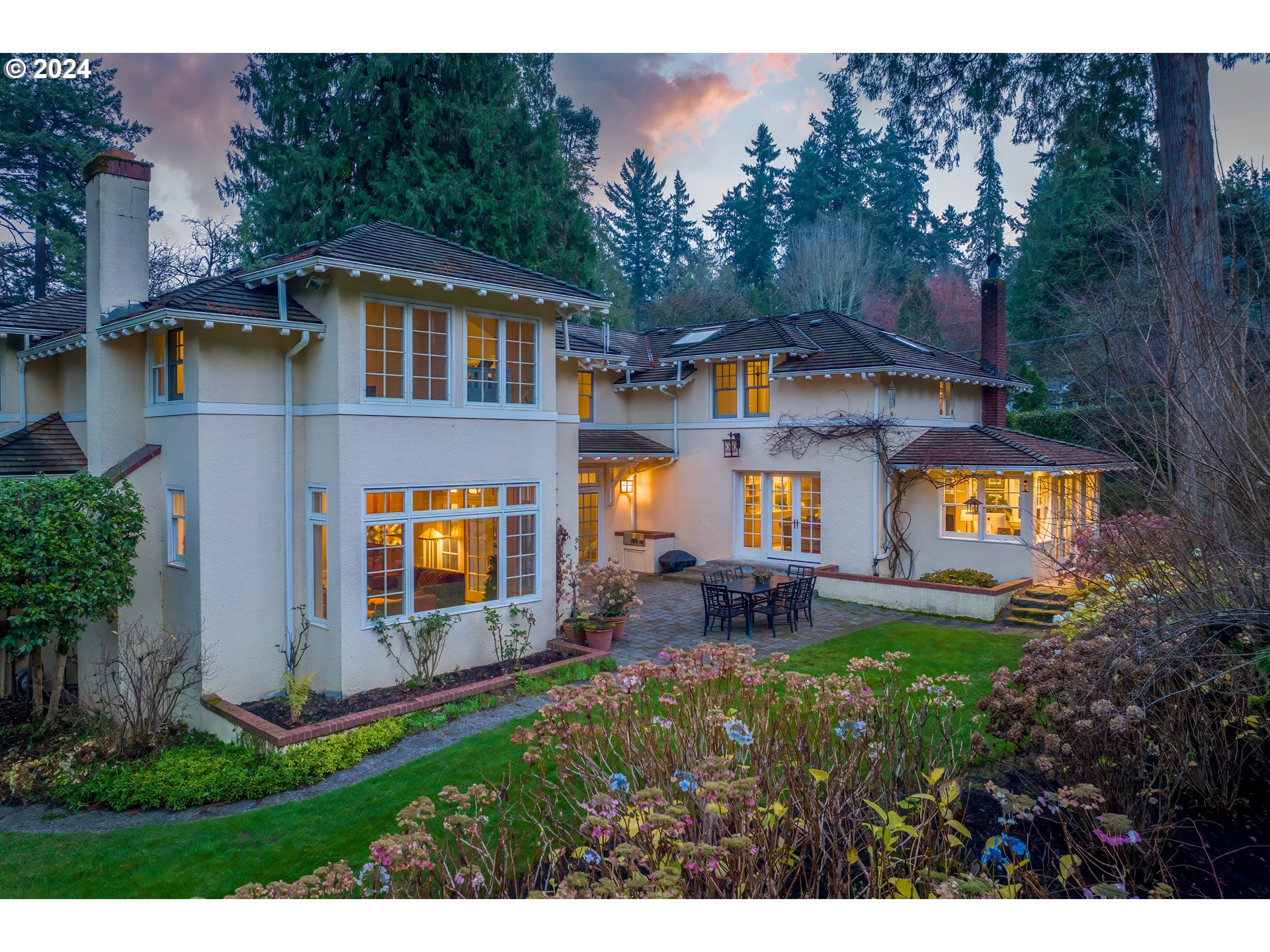 1803 South Riverdale Road Portland, OR 97219 - Photo 1 of 48 a front view of a house with a yard