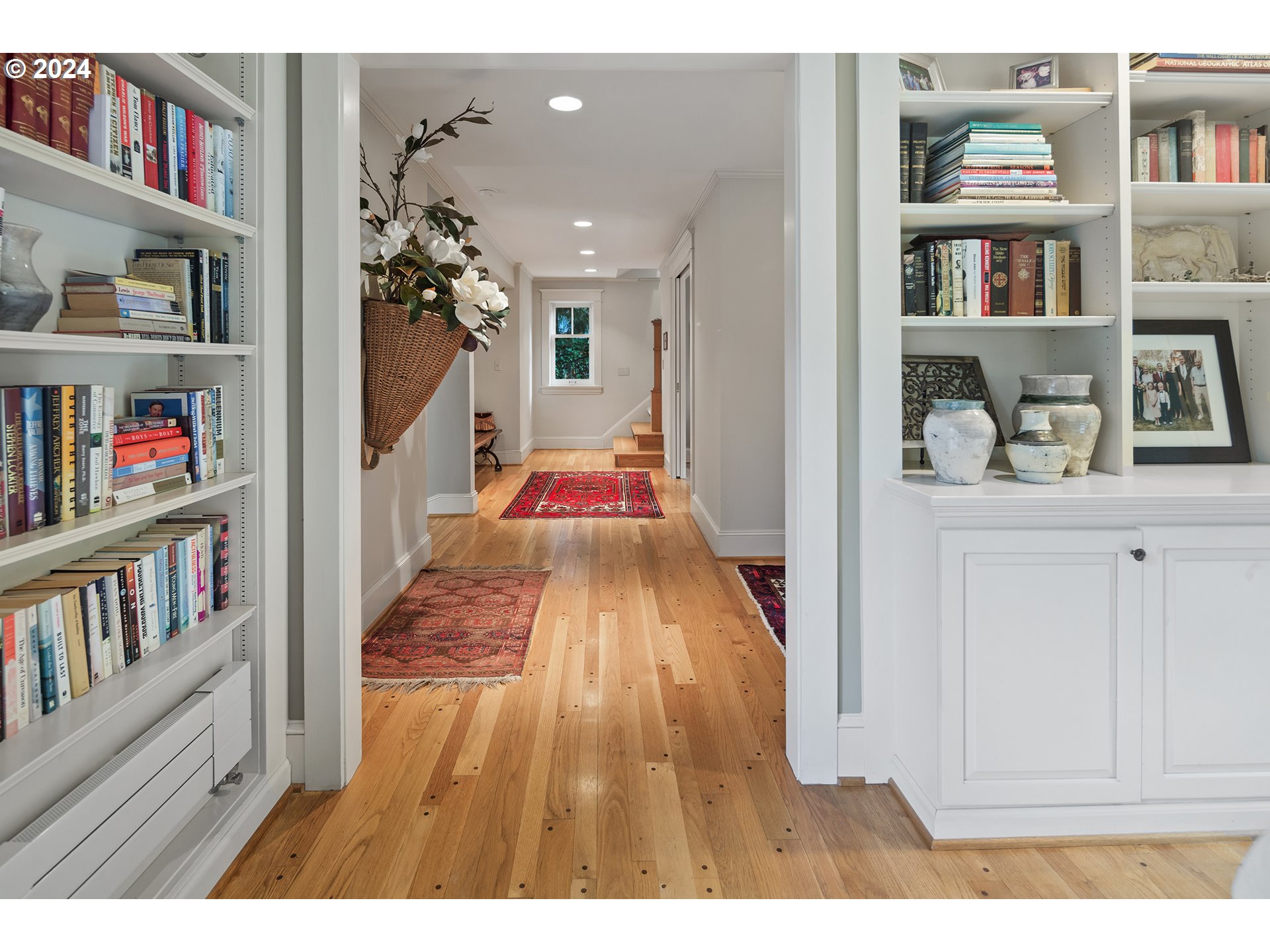1803 South Riverdale Road Portland, OR 97219 - Photo 12 of 48 a view of living room with furniture and book shelf