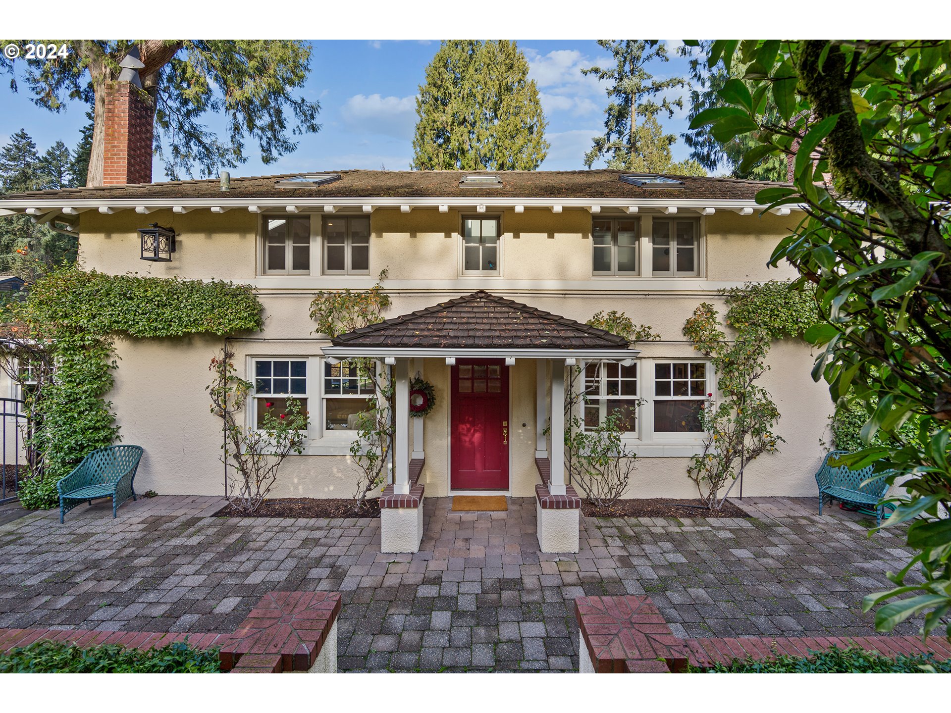 1803 South Riverdale Road Portland, OR 97219 - Photo 2 of 48 a view of a large building with a lot of windows and plants
