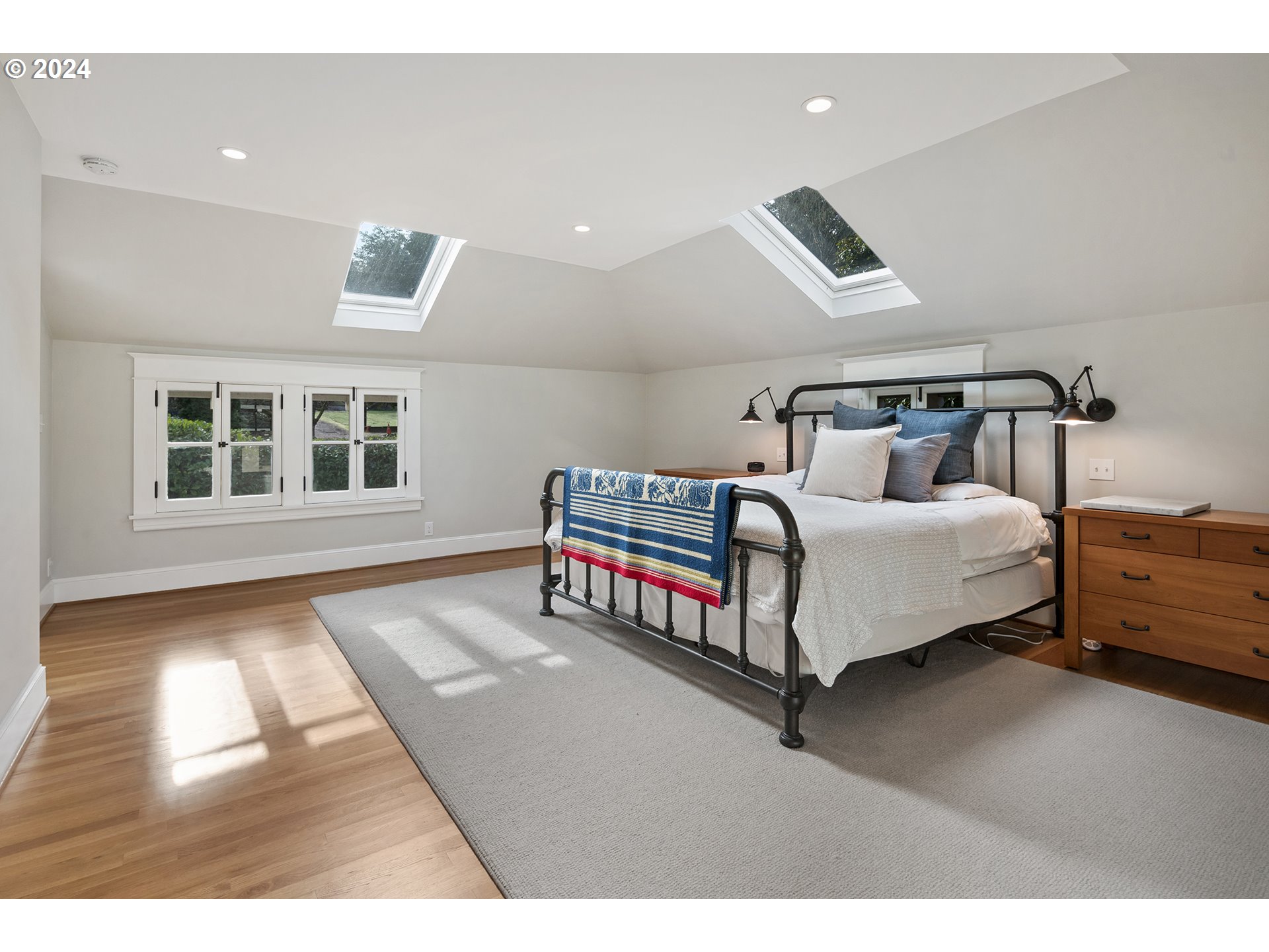 1803 South Riverdale Road Portland, OR 97219 - Photo 32 of 48 a spacious bedroom with a bed and window