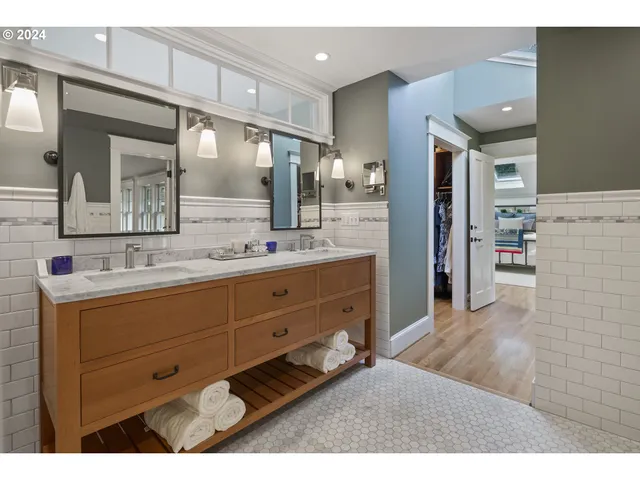 a view of walk in closet