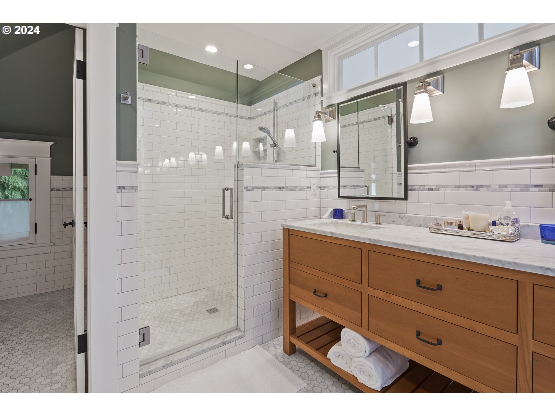1803 South Riverdale Road Portland, OR 97219 - Photo 38 of 48 a bathroom with a shower sink and mirror