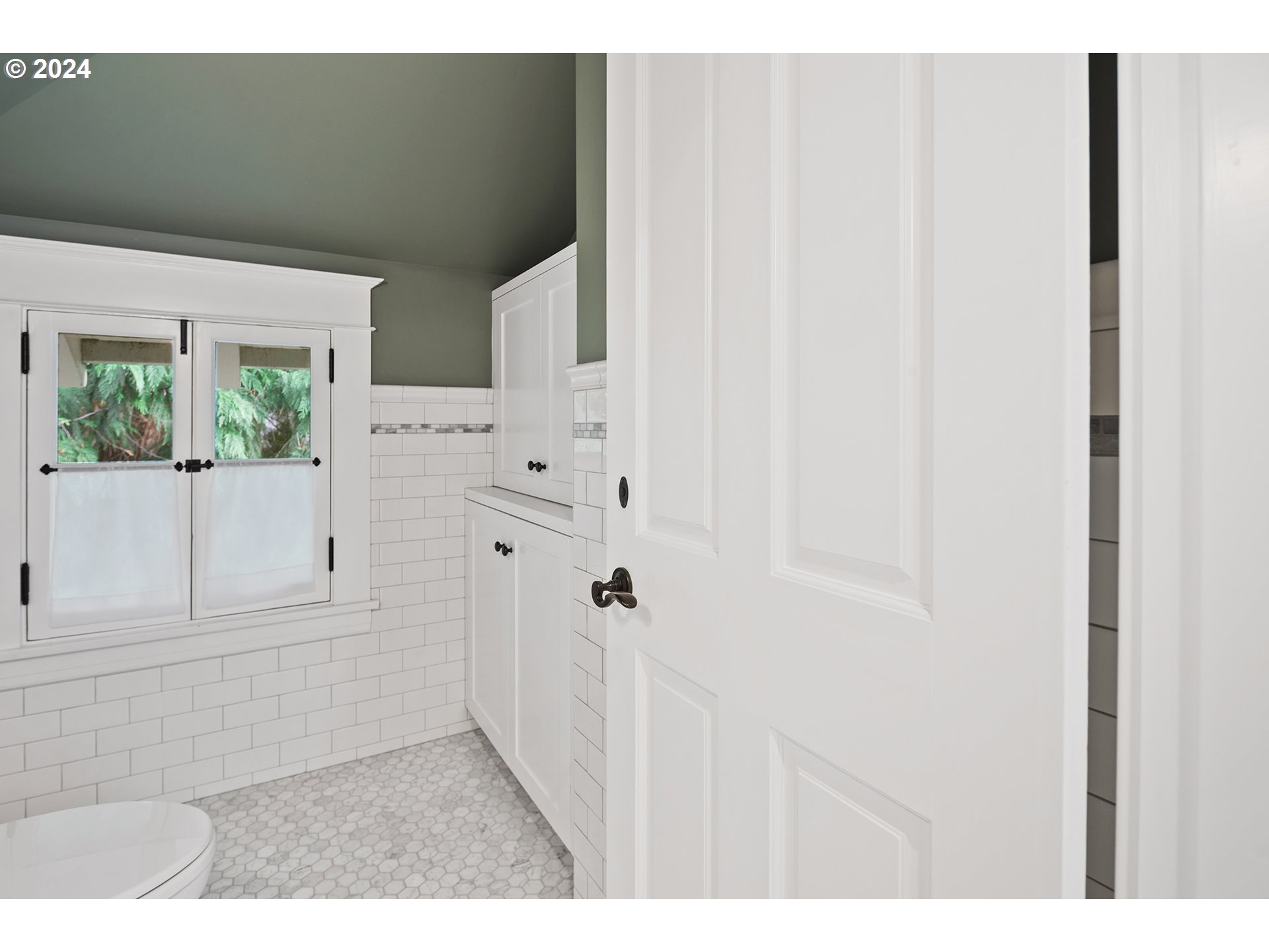 1803 South Riverdale Road Portland, OR 97219 - Photo 39 of 48 a view of front door