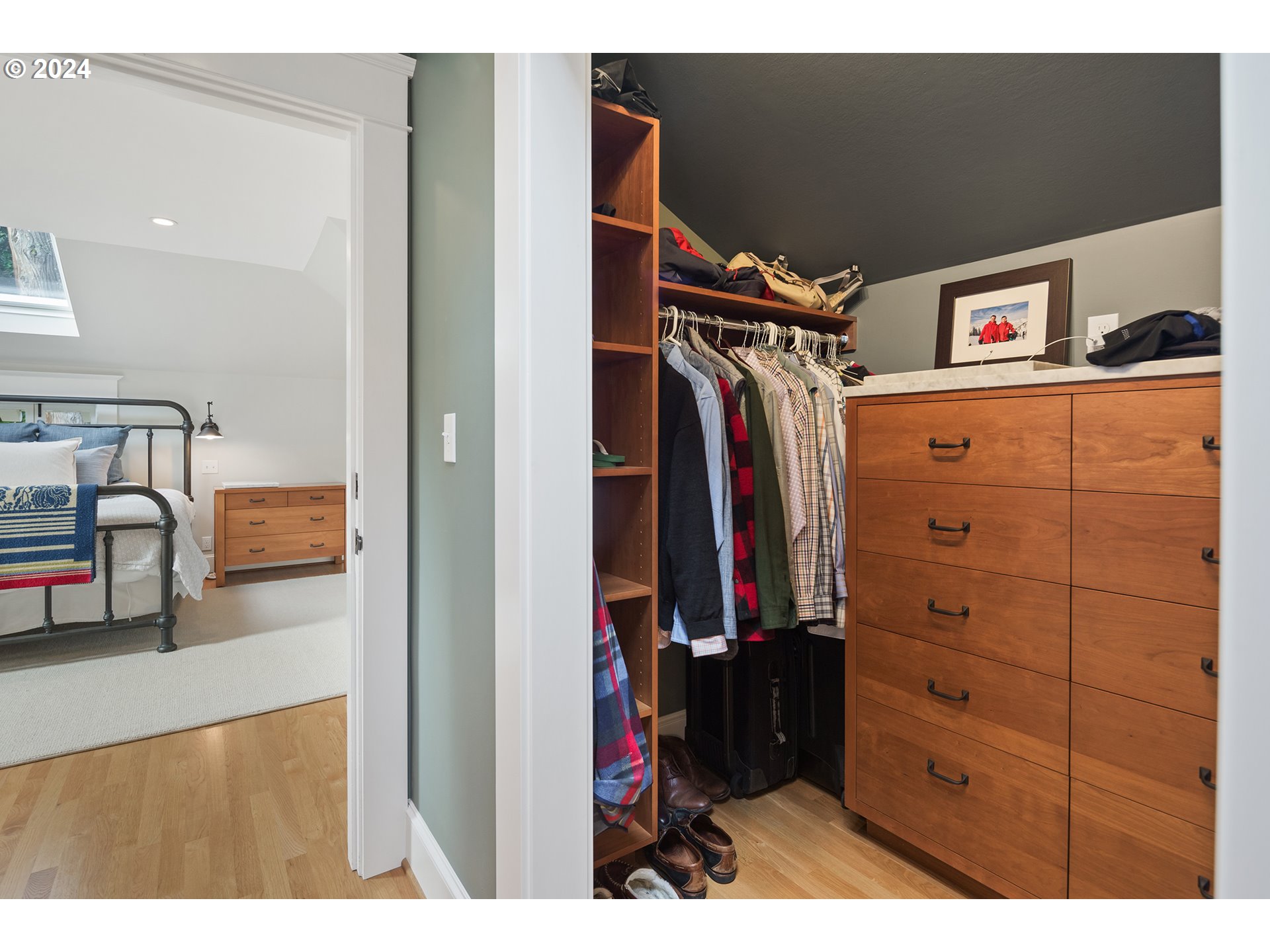 1803 South Riverdale Road Portland, OR 97219 - Photo 40 of 48 a view of walk in closet