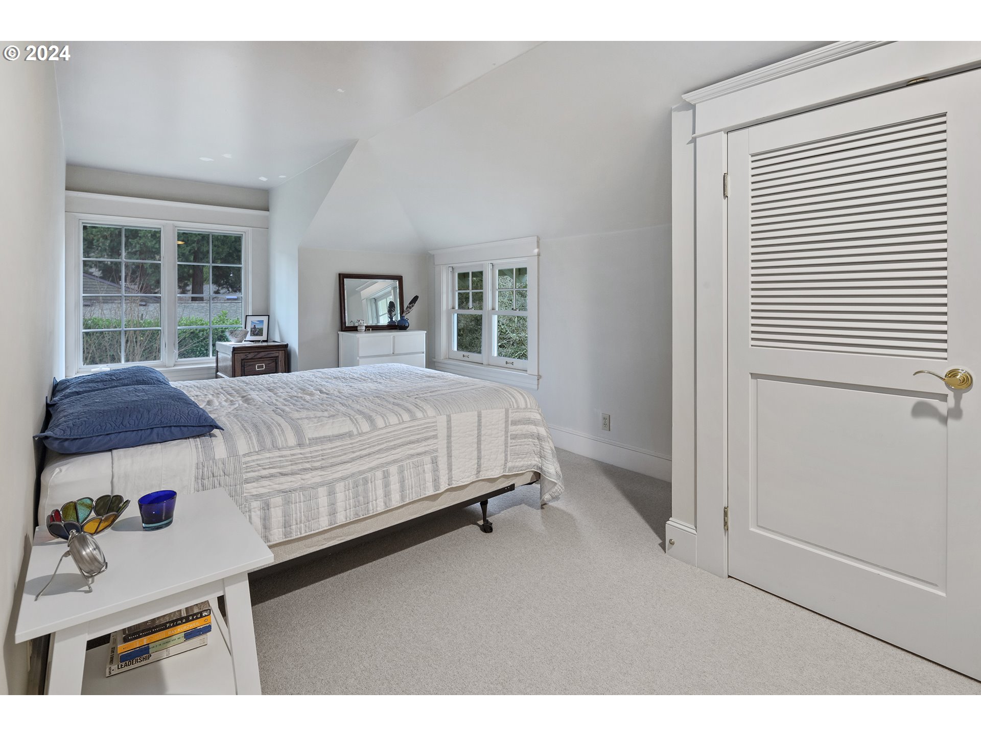 1803 South Riverdale Road Portland, OR 97219 - Photo 45 of 48 a bedroom with a bed and a window