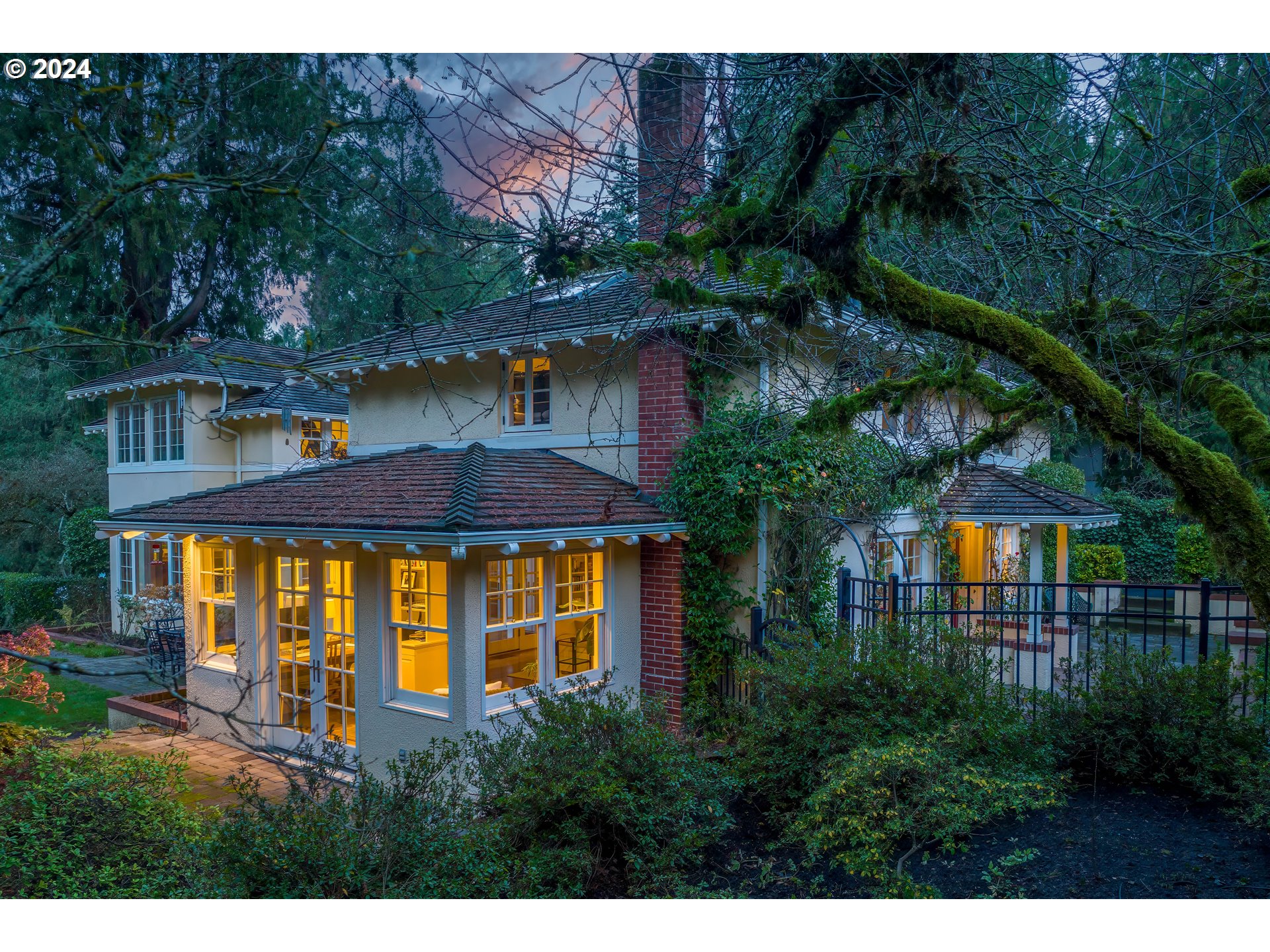 1803 South Riverdale Road Portland, OR 97219 - Photo 47 of 48 a front view of house with yard and outdoor seating