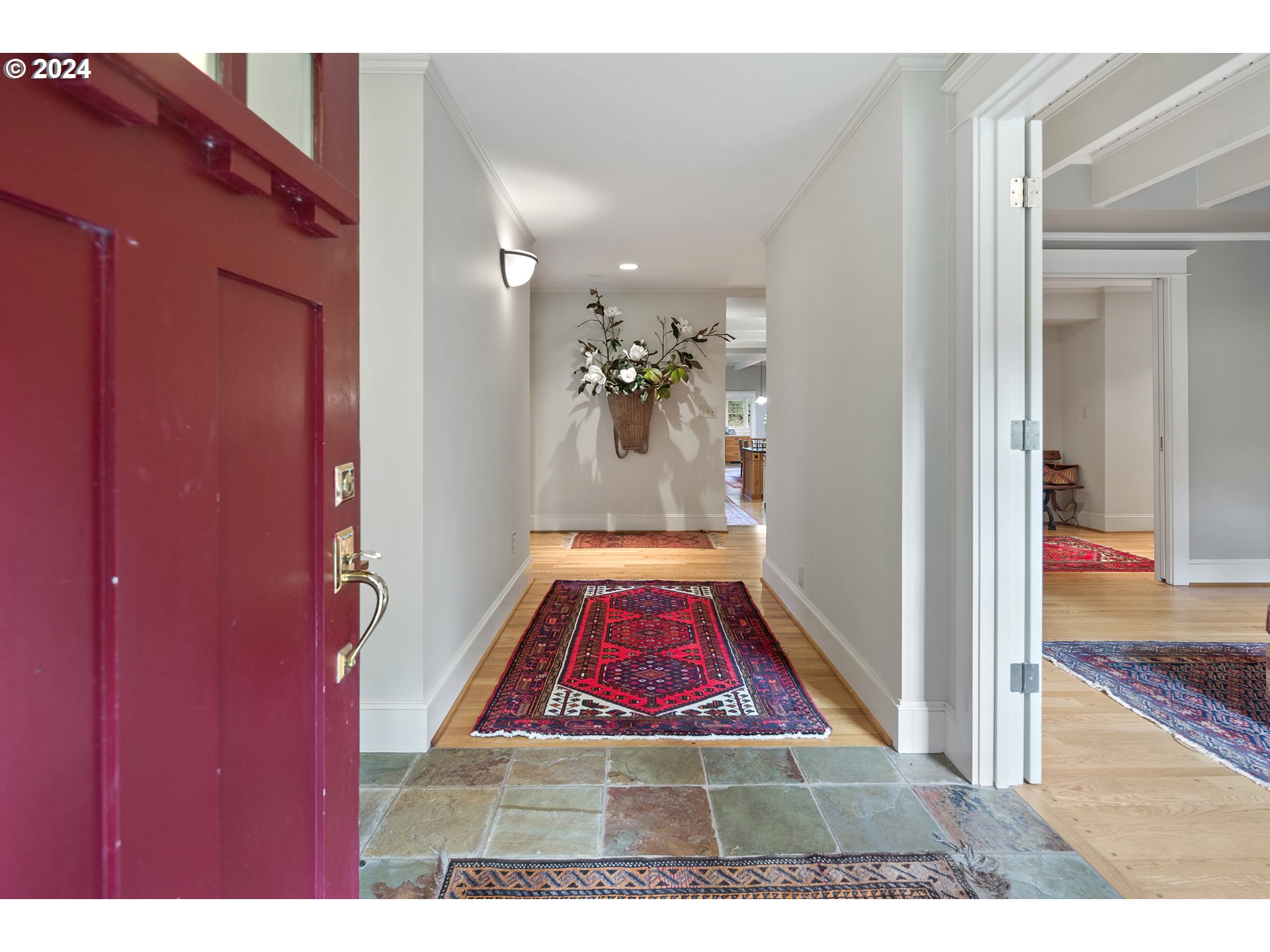 1803 South Riverdale Road Portland, OR 97219 - Photo 7 of 48 a view of an entryway