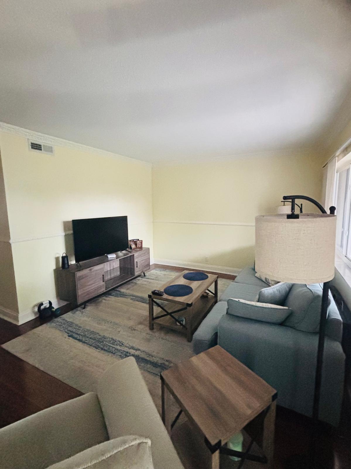 2151 Northeast 42nd Court, Unit 221 Lighthouse Point, FL 33064 - Photo 9 of 31 Livingroom