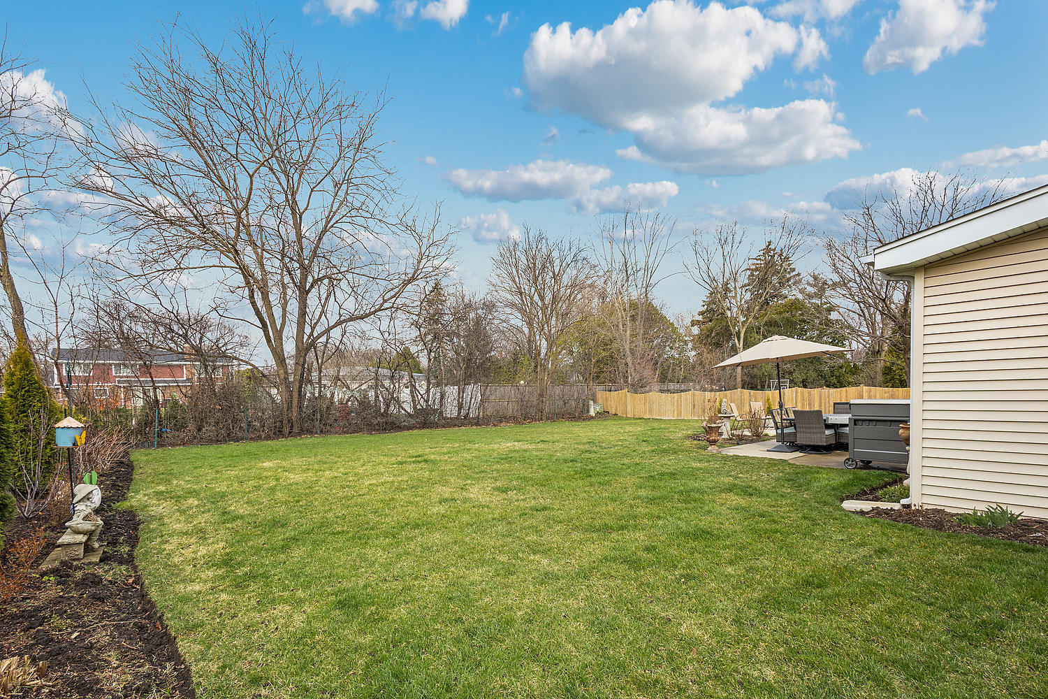 1832 Birch Road Northbrook, IL 60062 - Photo 22 of 28 a view of a yard with an trees