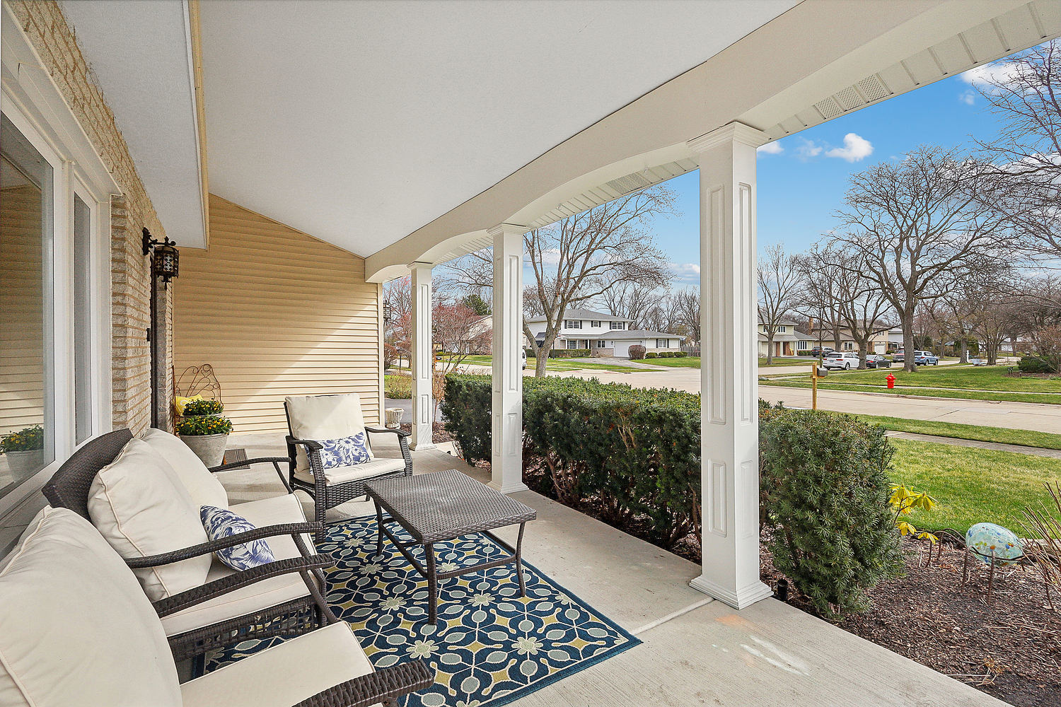1832 Birch Road Northbrook, IL 60062 - Photo 5 of 28 a living room with large windows