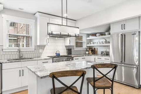 $1,195,000 | 843 North East Avenue, Oak Park, IL 60302