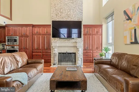 $1,300,000 | 802-10 Locust Street, Unit 201, Philadelphia, PA 19107