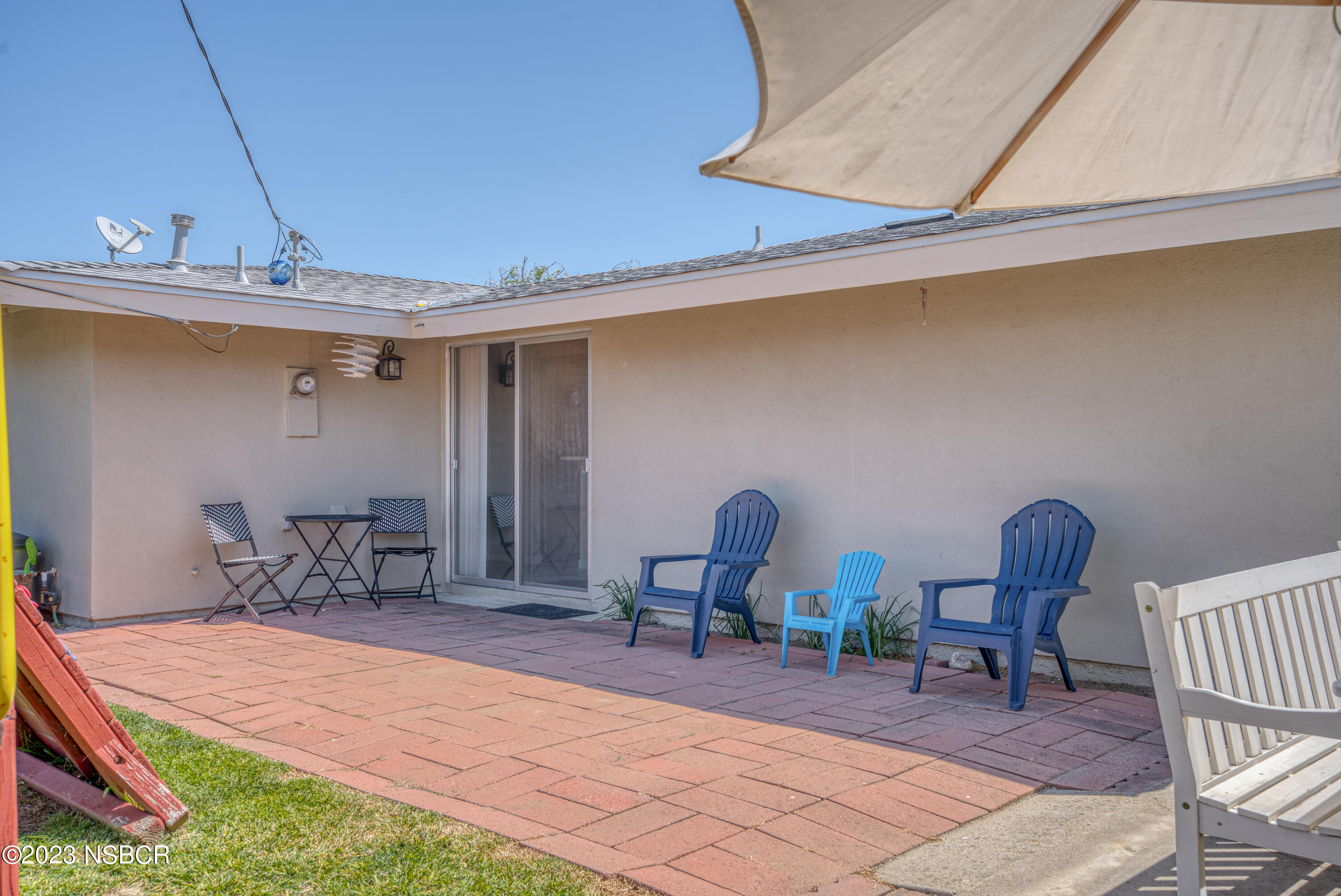 509 North Poppy Street Lompoc, CA 93436 - Photo 23 of 36 a room with furniture and a table