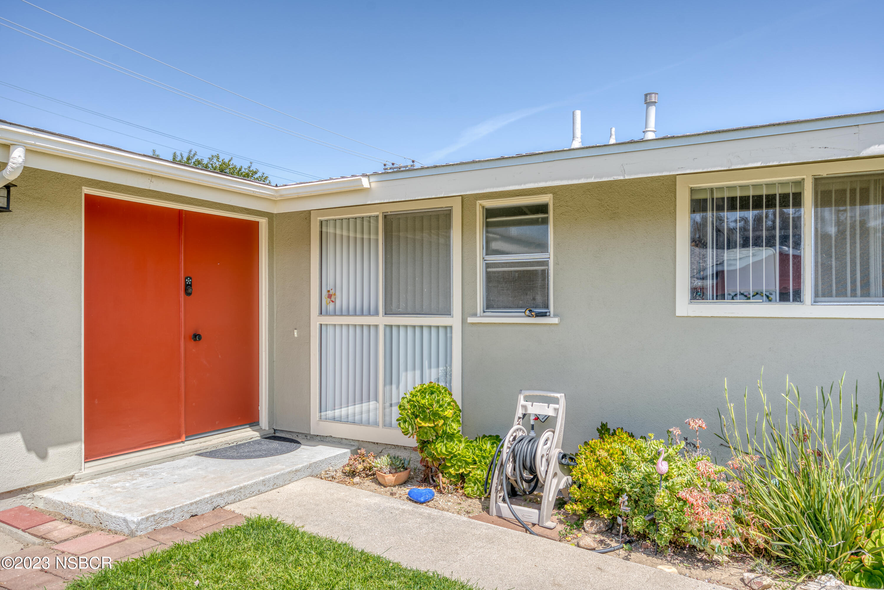509 North Poppy Street Lompoc, CA 93436 - Photo 6 of 36 a front view of a house