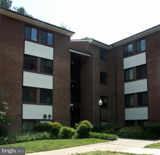 1552 Northgate Square, Unit 52/11B Reston, VA 20190 - Photo 1 of 16 SOLID BRICK CONSTRUCTION