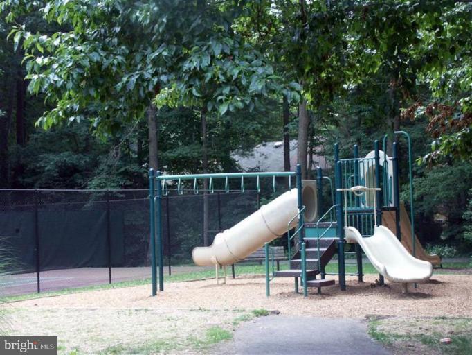 1552 Northgate Square, Unit 52/11B Reston, VA 20190 - Photo 13 of 16 TUBE SLIDE