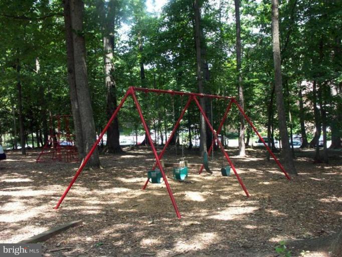 1552 Northgate Square, Unit 52/11B Reston, VA 20190 - Photo 9 of 16 SWINGS FOR THE KIDS
