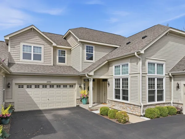$385,000 | 1890 Havenshire Road, Unit 1890, Aurora, IL 60502