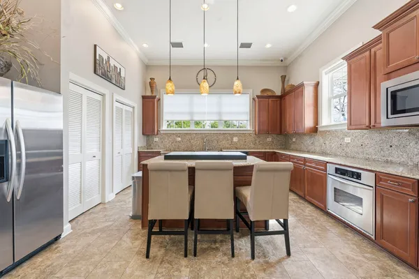 $385,000 | 1890 Havenshire Road, Unit 1890, Aurora, IL 60502
