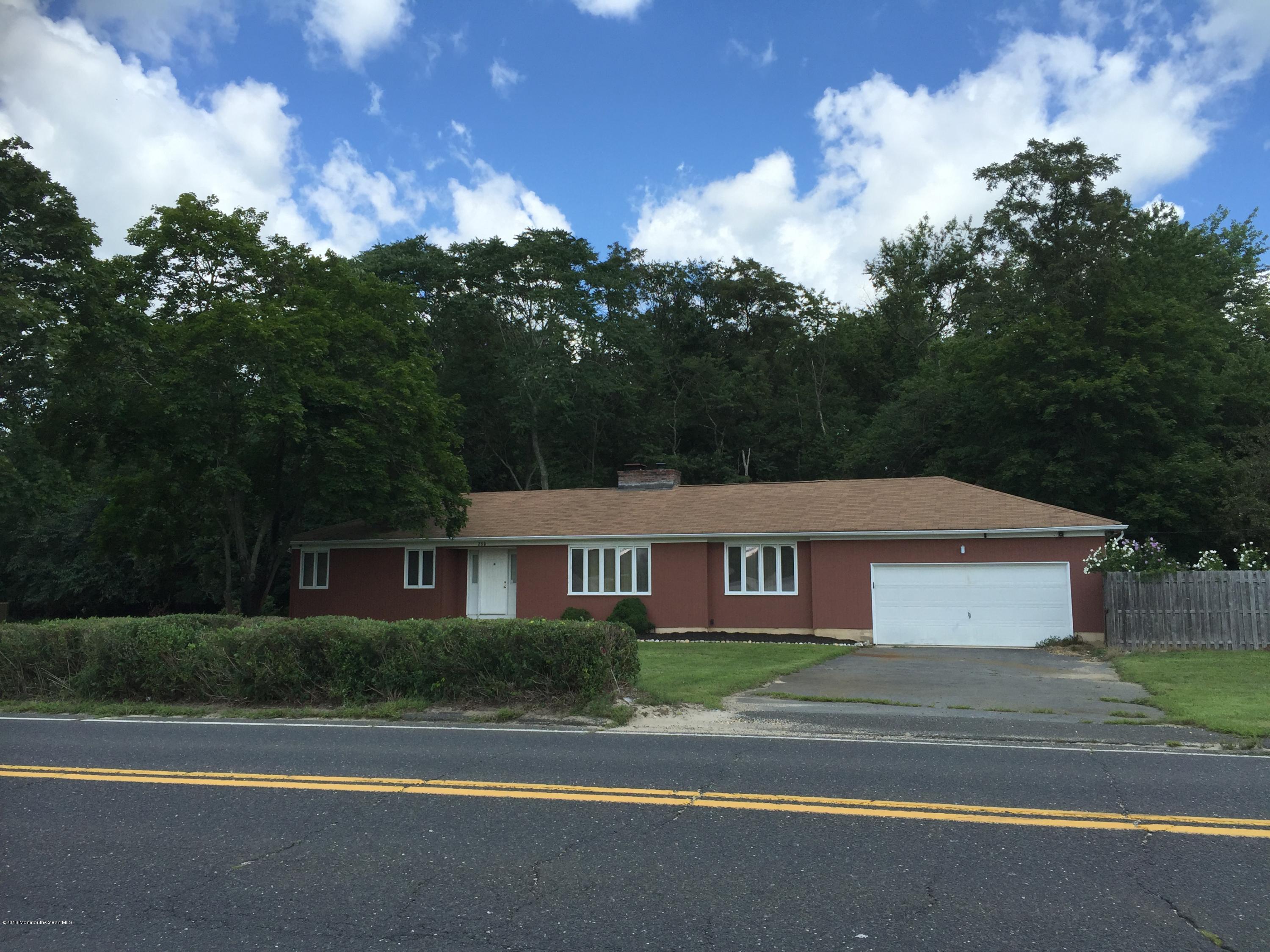 250 Adelphia Road Farmingdale, NJ 07727 - Photo 2 of 27 IMG_0796