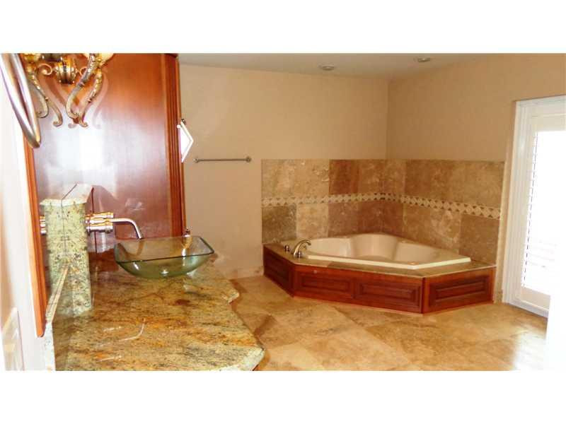3731 Northeast 30th Avenue Lighthouse Point, FL 33064 - Photo 15 of 35 Master Bath/Spa