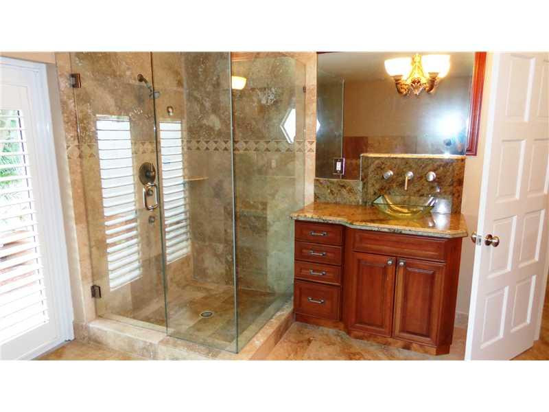 3731 Northeast 30th Avenue Lighthouse Point, FL 33064 - Photo 16 of 35 Master Bath/Spa