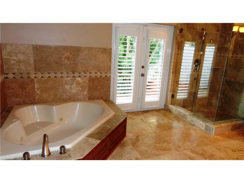 3731 Northeast 30th Avenue Lighthouse Point, FL 33064 - Photo 17 of 35 Master Bath/Spa