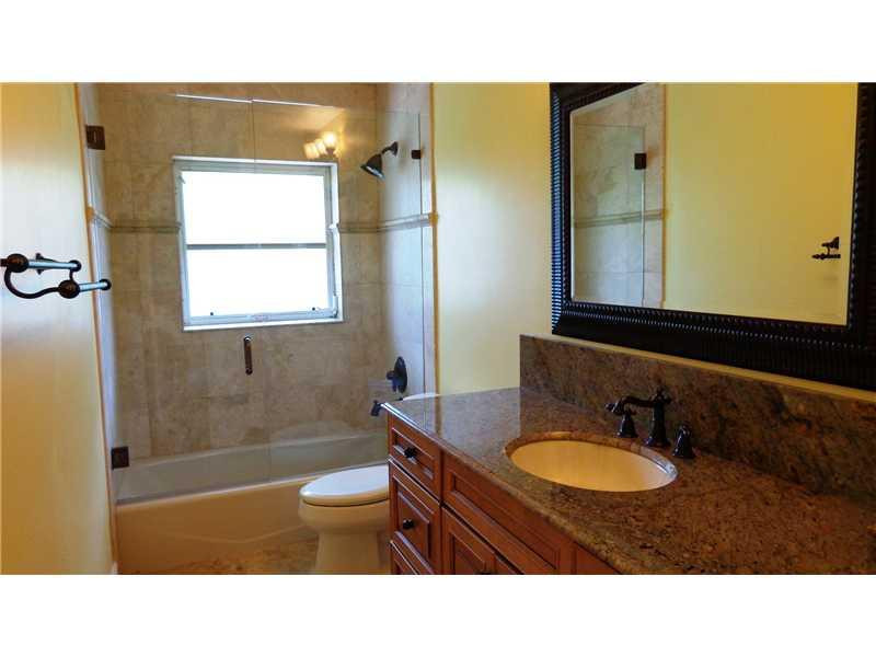 3731 Northeast 30th Avenue Lighthouse Point, FL 33064 - Photo 25 of 35 Bathroom