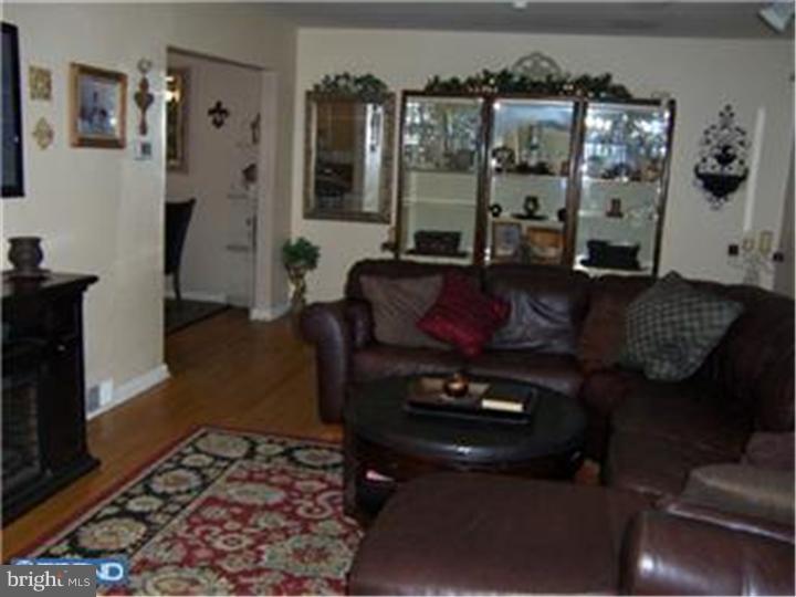827 East Evesham Road Runnemede, NJ 08029 - Photo 3 of 25 Gallery Image 3