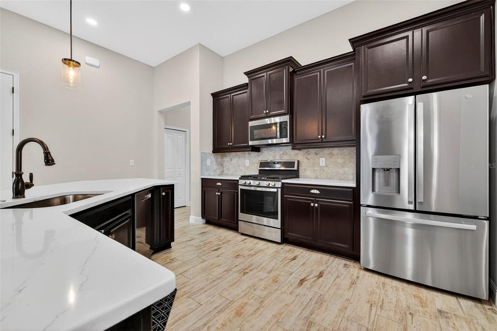 1244 Florablu Drive Seffner, FL 33584 - Photo 15 of 37