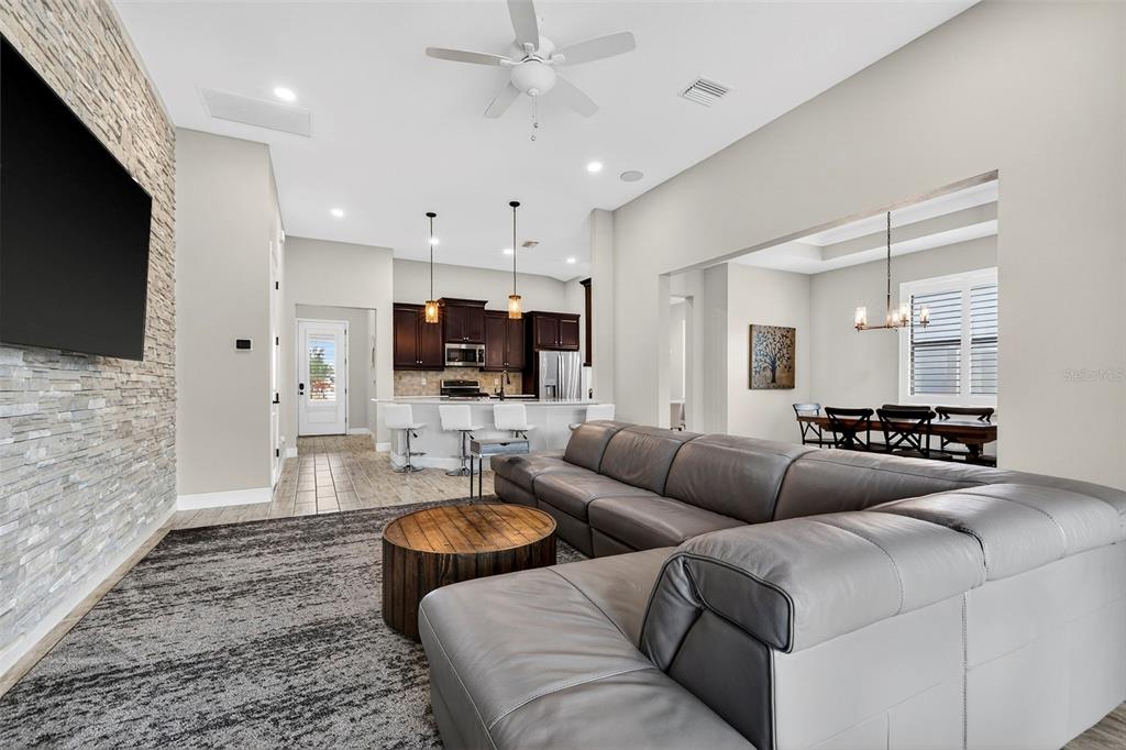 1244 Florablu Drive Seffner, FL 33584 - Photo 4 of 37