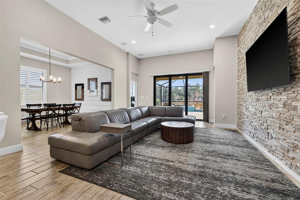 1244 Florablu Drive Seffner, FL 33584 - Photo 7 of 37