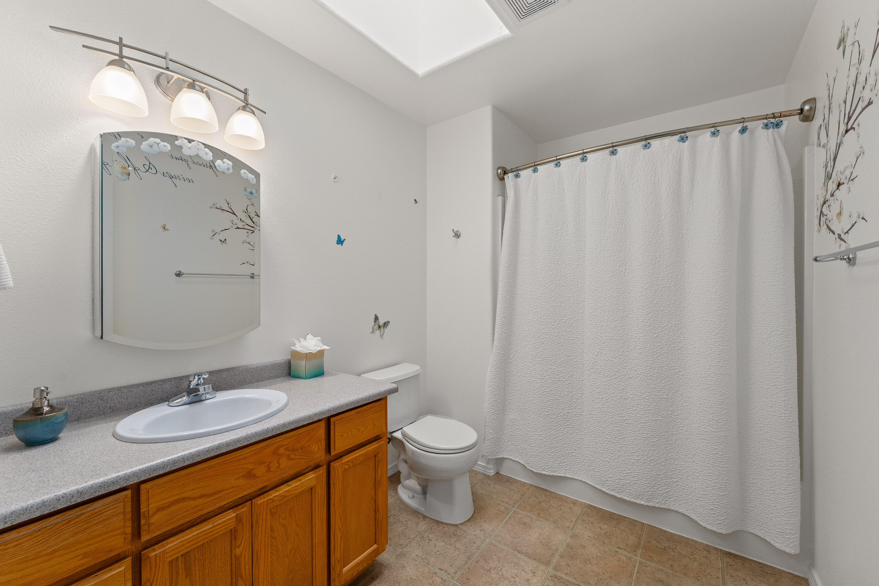 335 Cornett Lane Cave Junction, OR 97523 - Photo 19 of 55 Bathroom